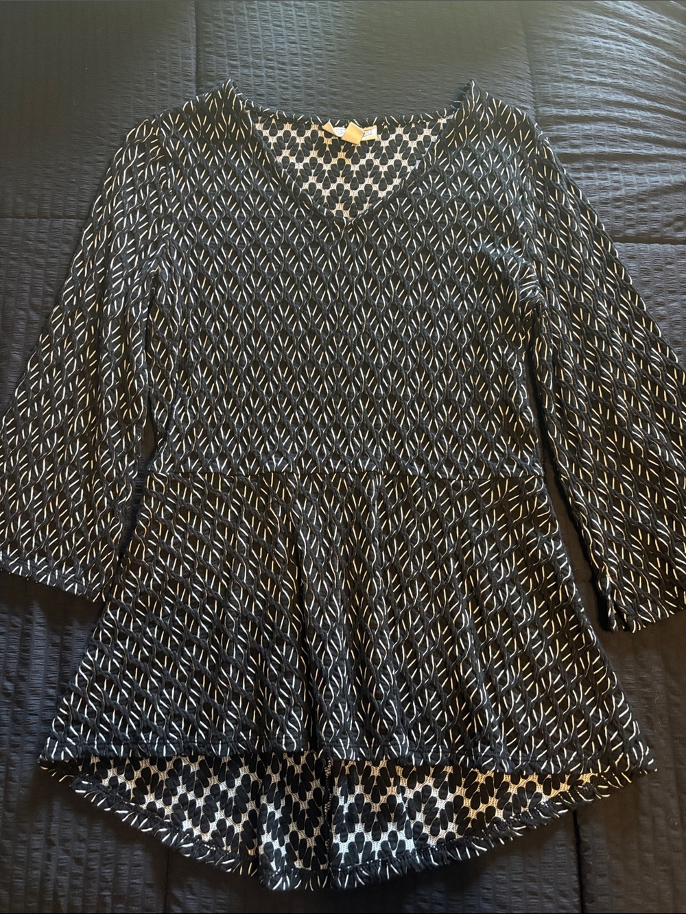 Dana Buchman Black & White V-Neck Peplum Tunic